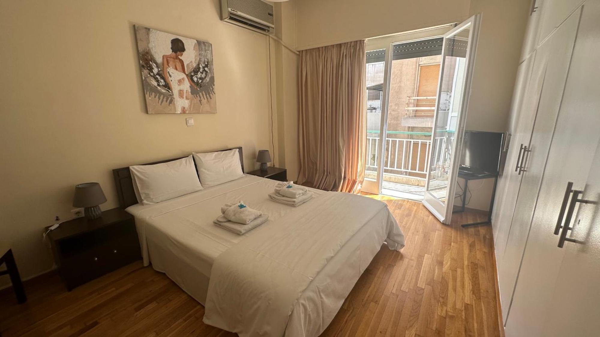 Apartment Harokopio In *