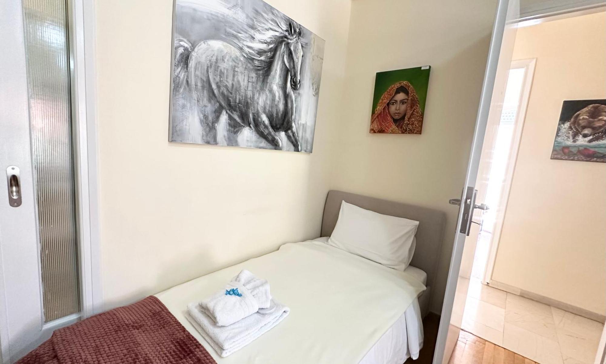 Apartment Harokopio In *